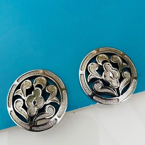 Vintage Crown Trifari Silver Open Work Clip On Earrings - Picture 1 of 2